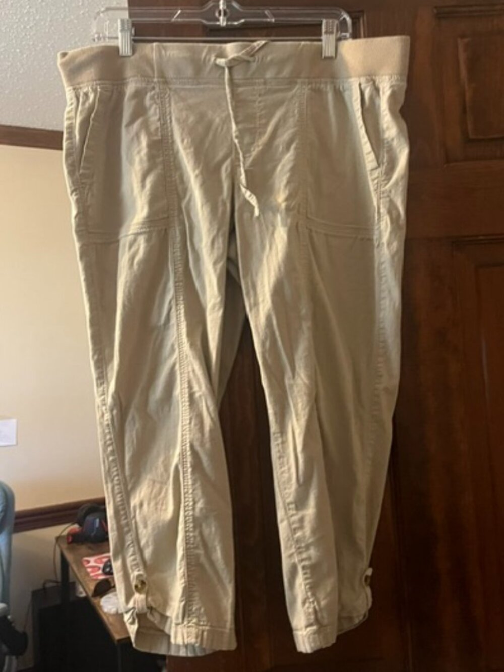 Ladies Beige So Capri Cargo Pants Size L